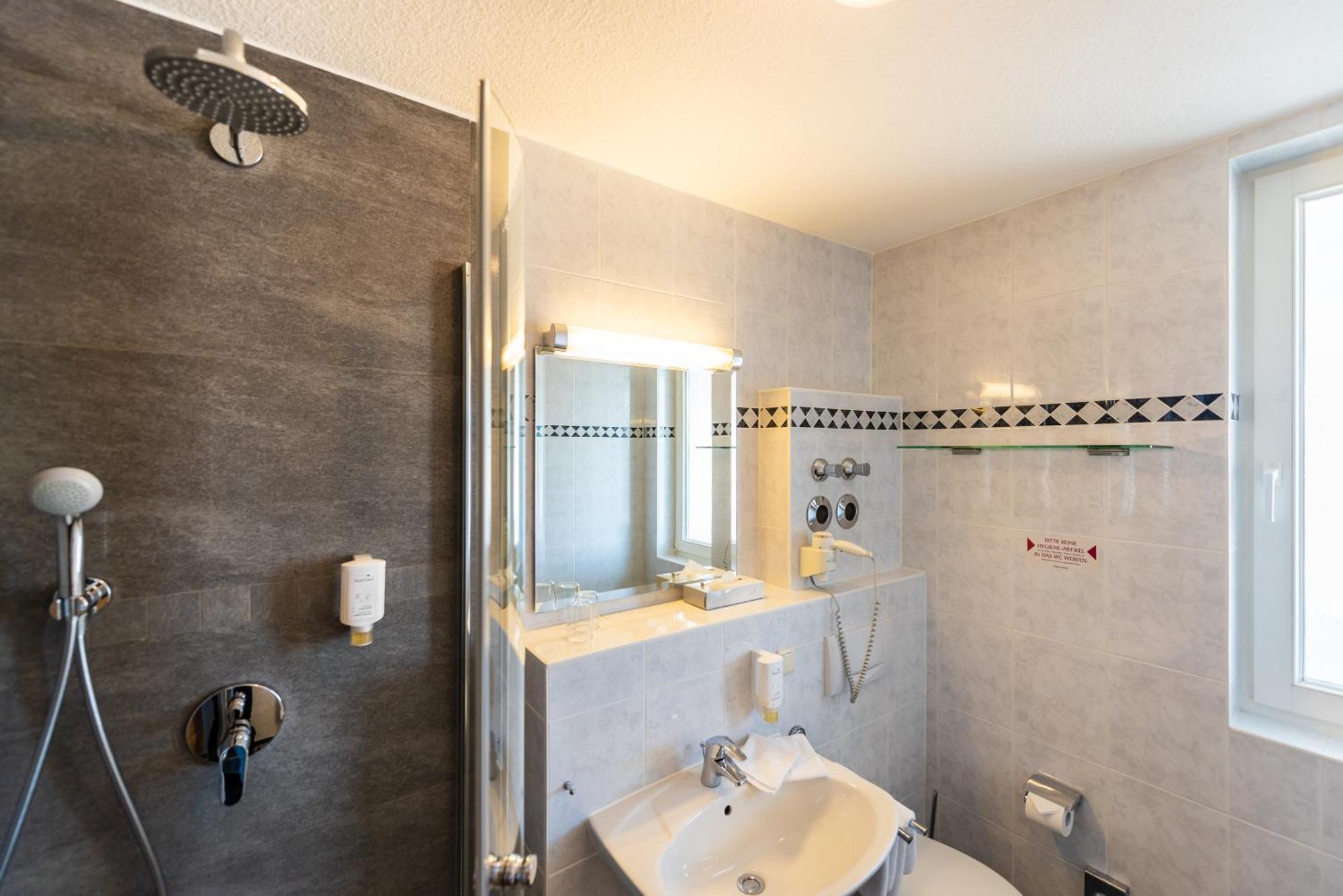 Hotel Garni Getreuer Eckart بينز المظهر الخارجي الصورة